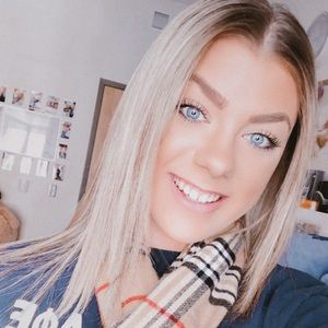 Meet your Posher, Alicia